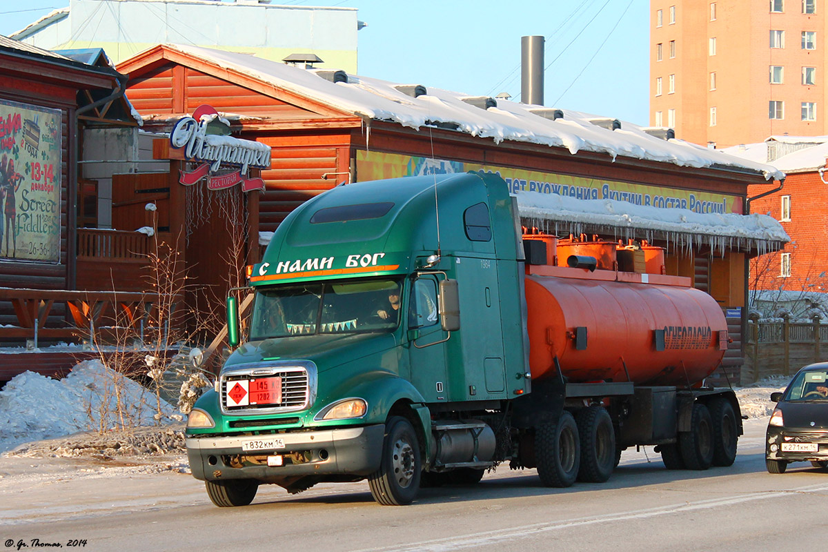 Саха (Якутия), № Т 832 КМ 14 — Freightliner Columbia