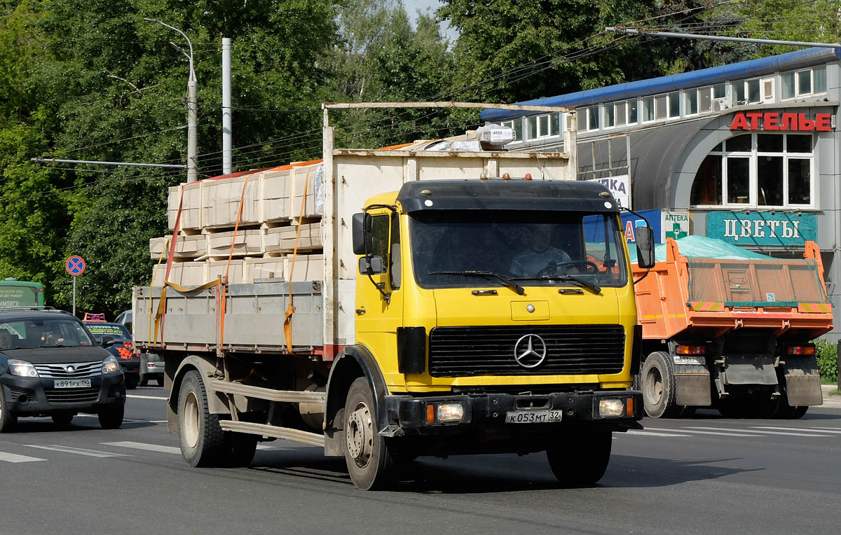 Брянская область, № К 053 МТ 32 — Mercedes-Benz NG (общ. мод.)