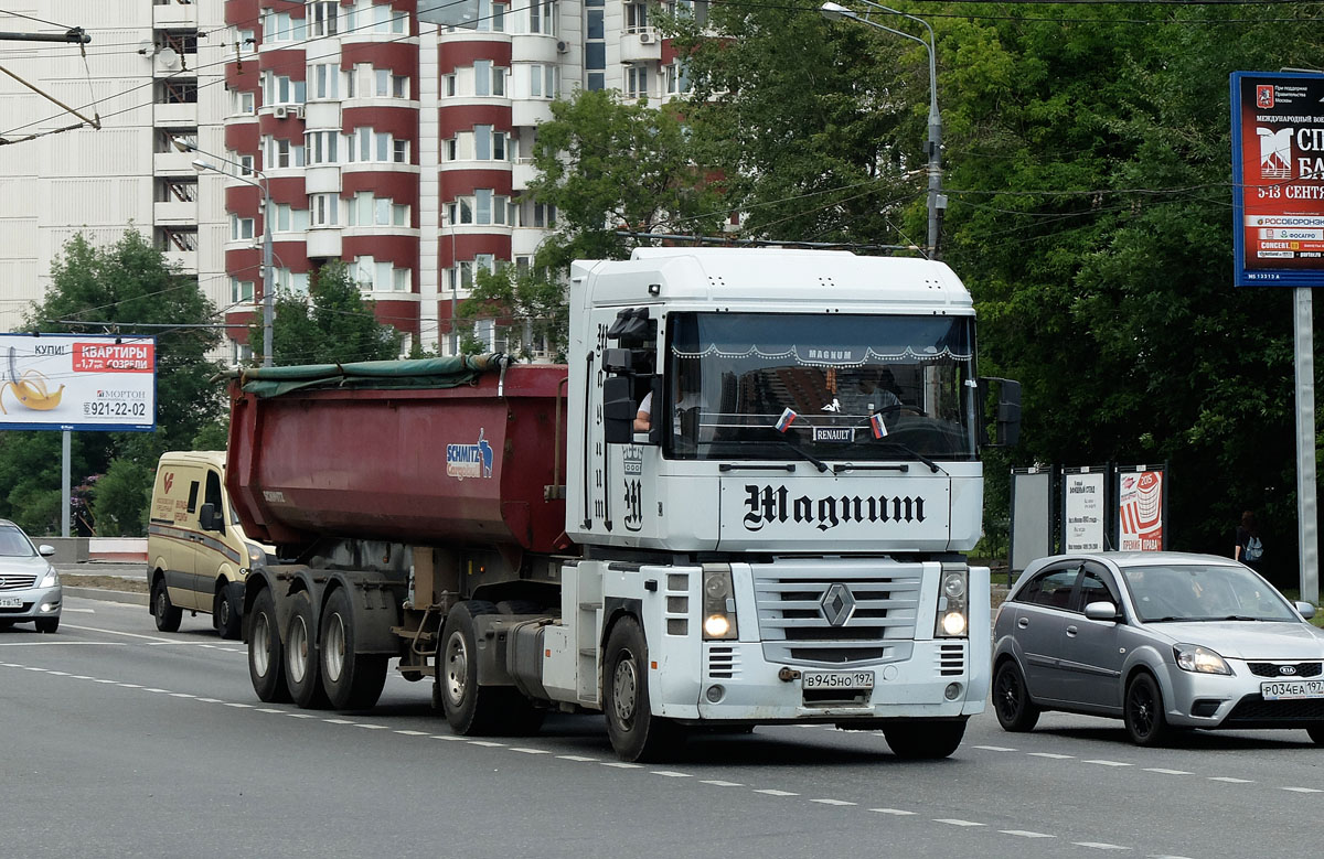 Москва, № В 945 НО 197 — Renault Magnum ('2001)