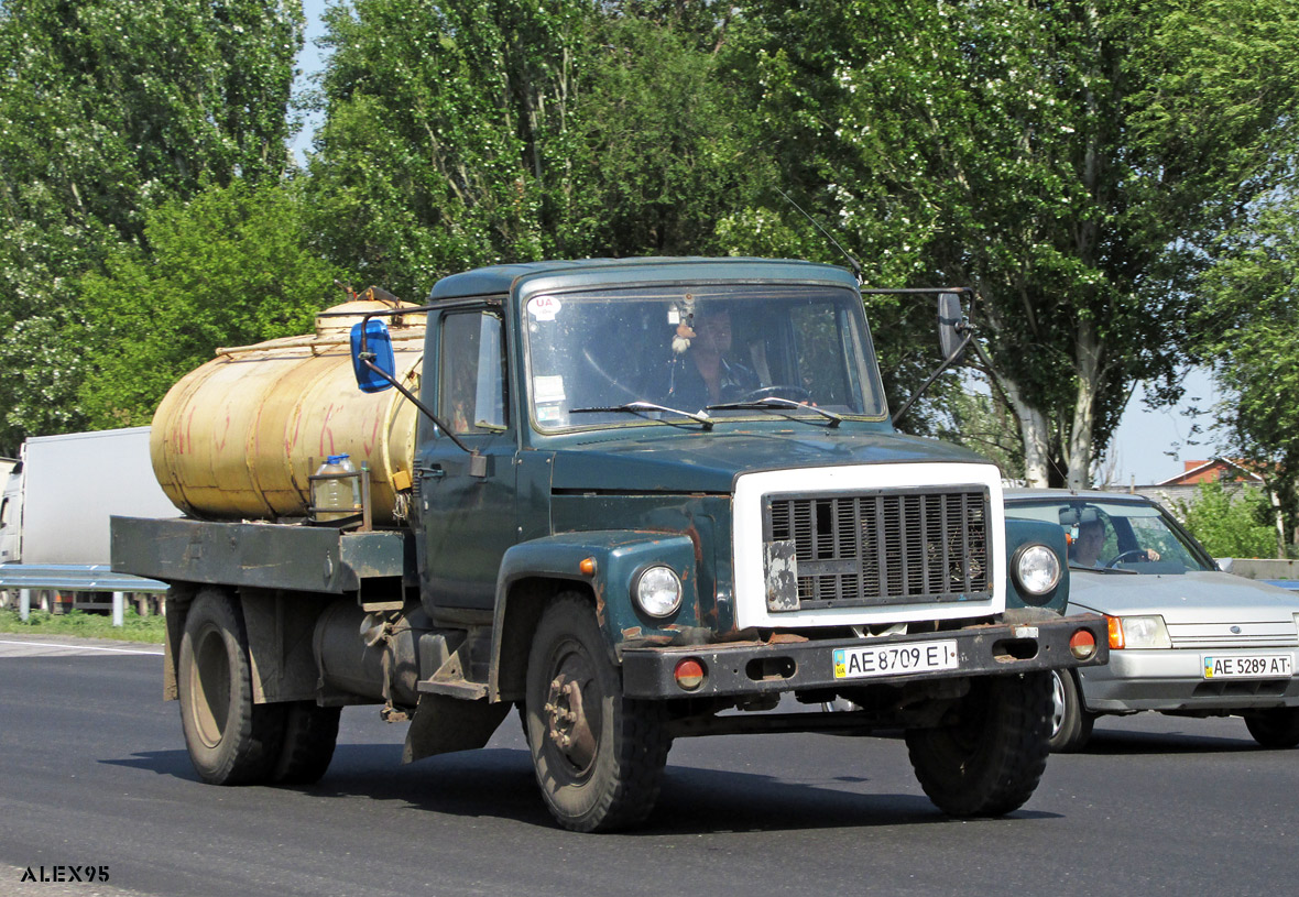 Днепропетровская область, № АЕ 8709 ЕІ — ГАЗ-3307