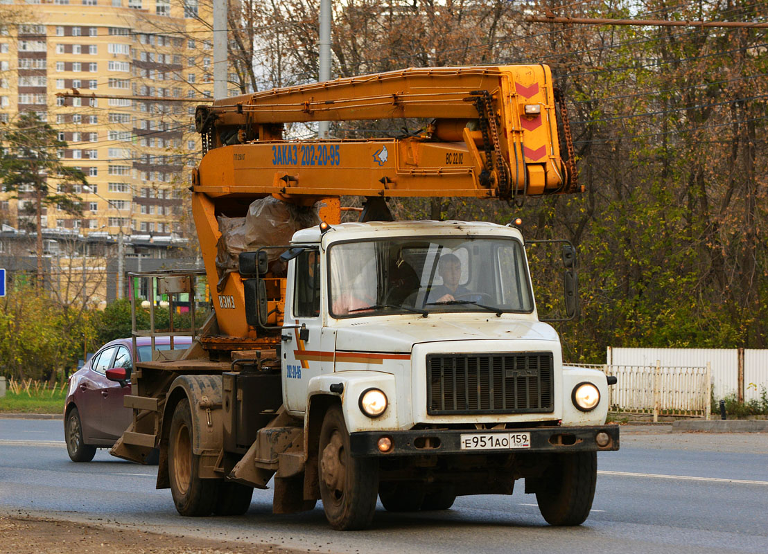 Пермский край, № Е 951 АО 159 — ГАЗ-3309
