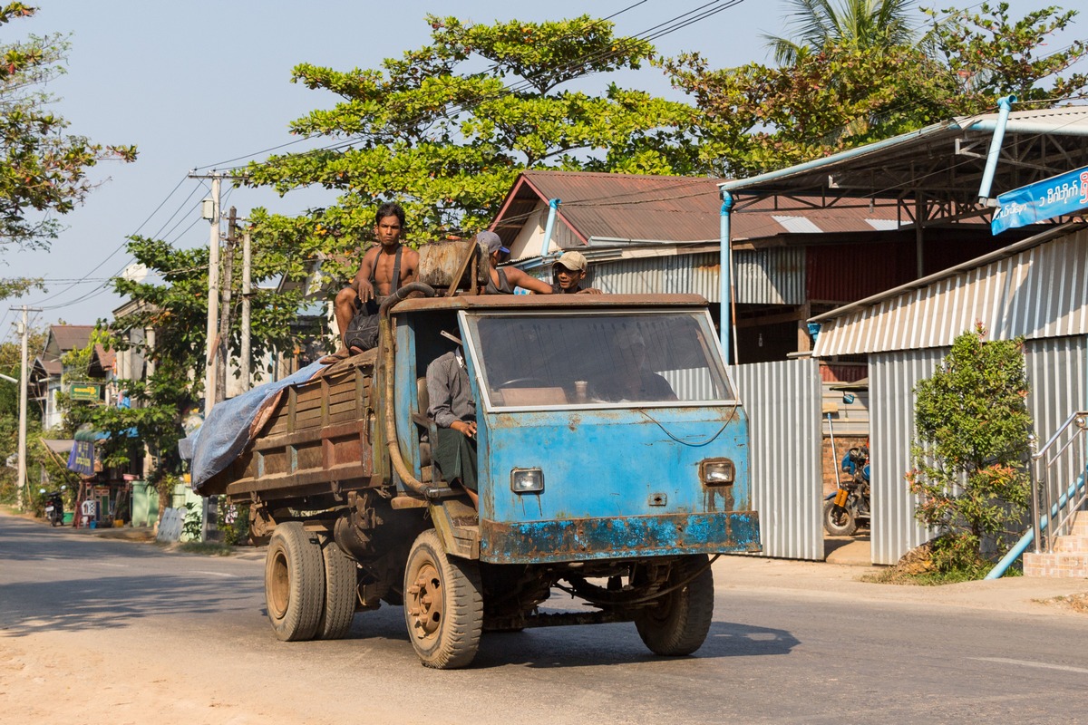 Мьянма — Автомобили без номеров