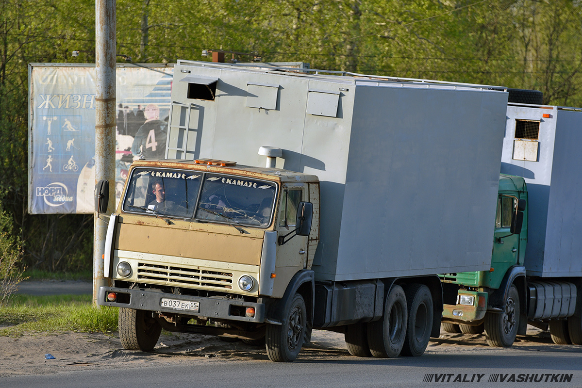 Дагестан, № В 037 ЕК 05 — КамАЗ-53202