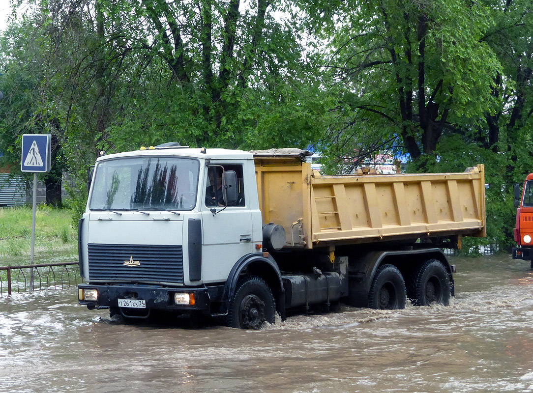 Волгоградская область, № Т 261 ХК 34 — МАЗ-551605