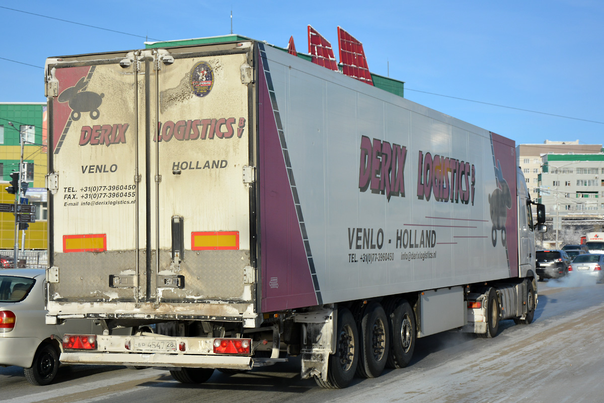 Амурская область, № Е 250 МУ 28 — Volvo ('2008) FH.460; Амурская область, № АР 4547 28 — Schmitz Cargobull S.KO (общая модель)