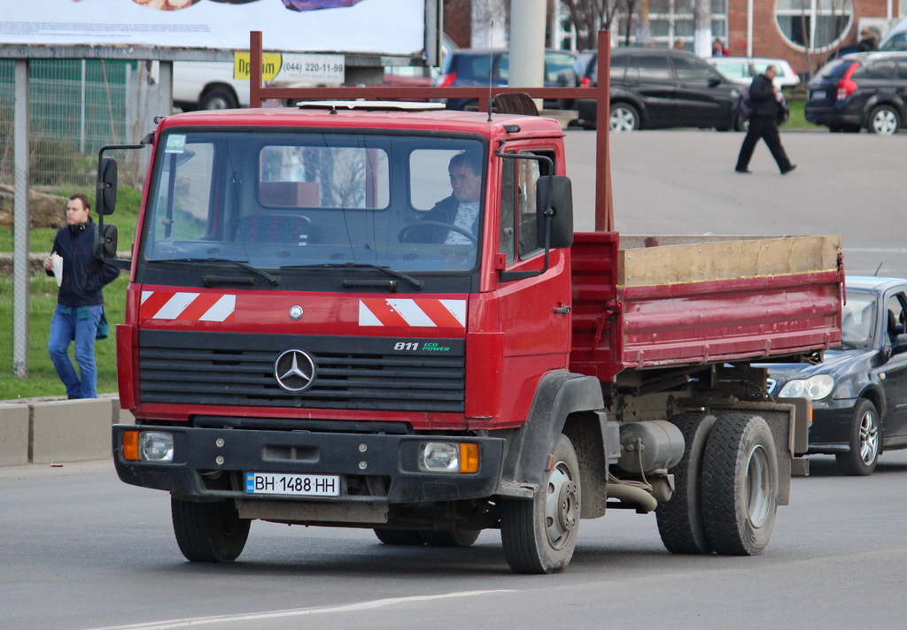Одесская область, № ВН 1488 НН — Mercedes-Benz LK 811