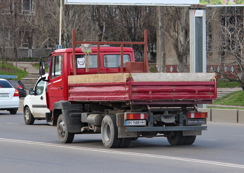 Одесская область, № ВН 1488 НН — Mercedes-Benz LK 811