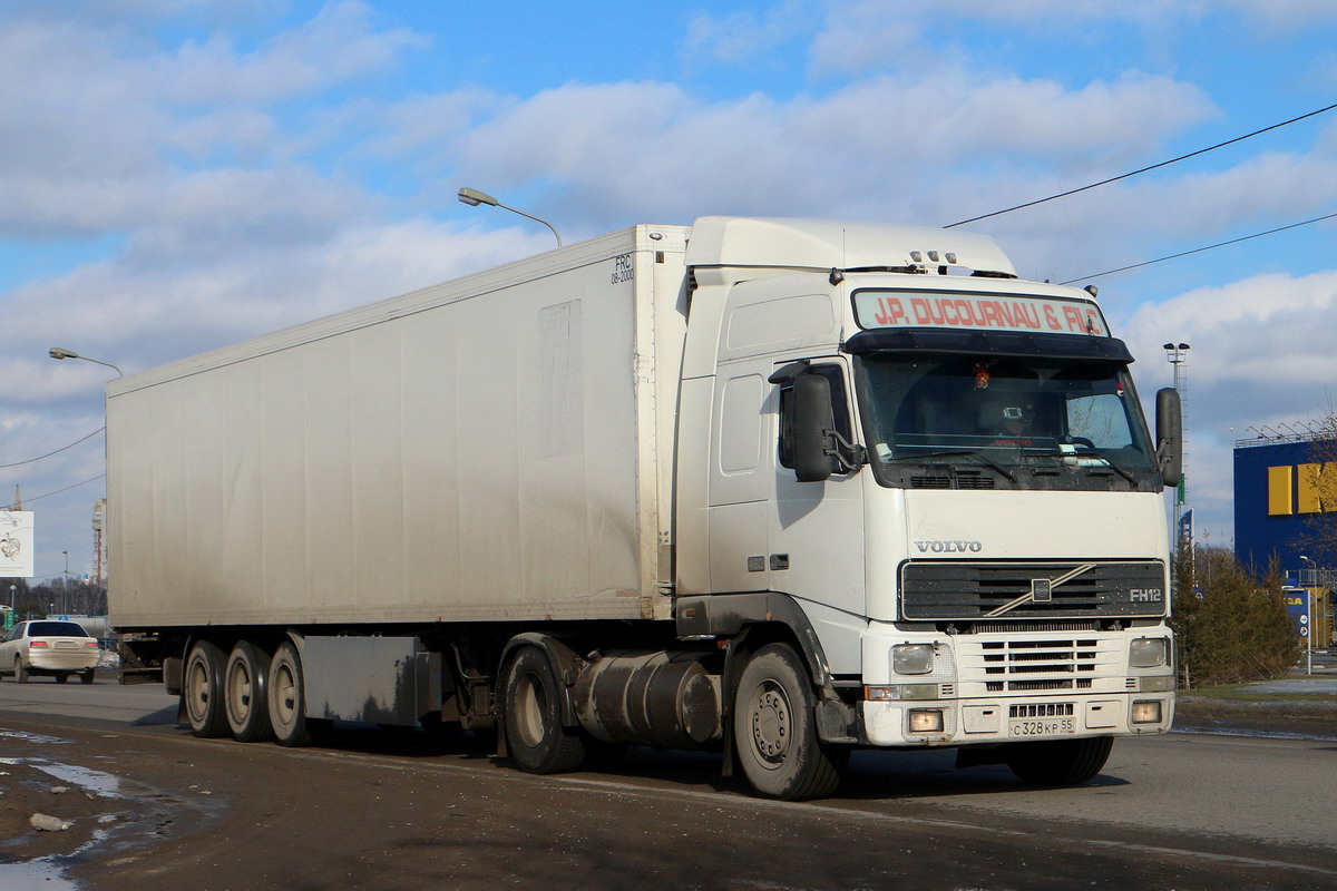 Омская область, № С 328 КР 55 — Volvo ('1993) FH12.460