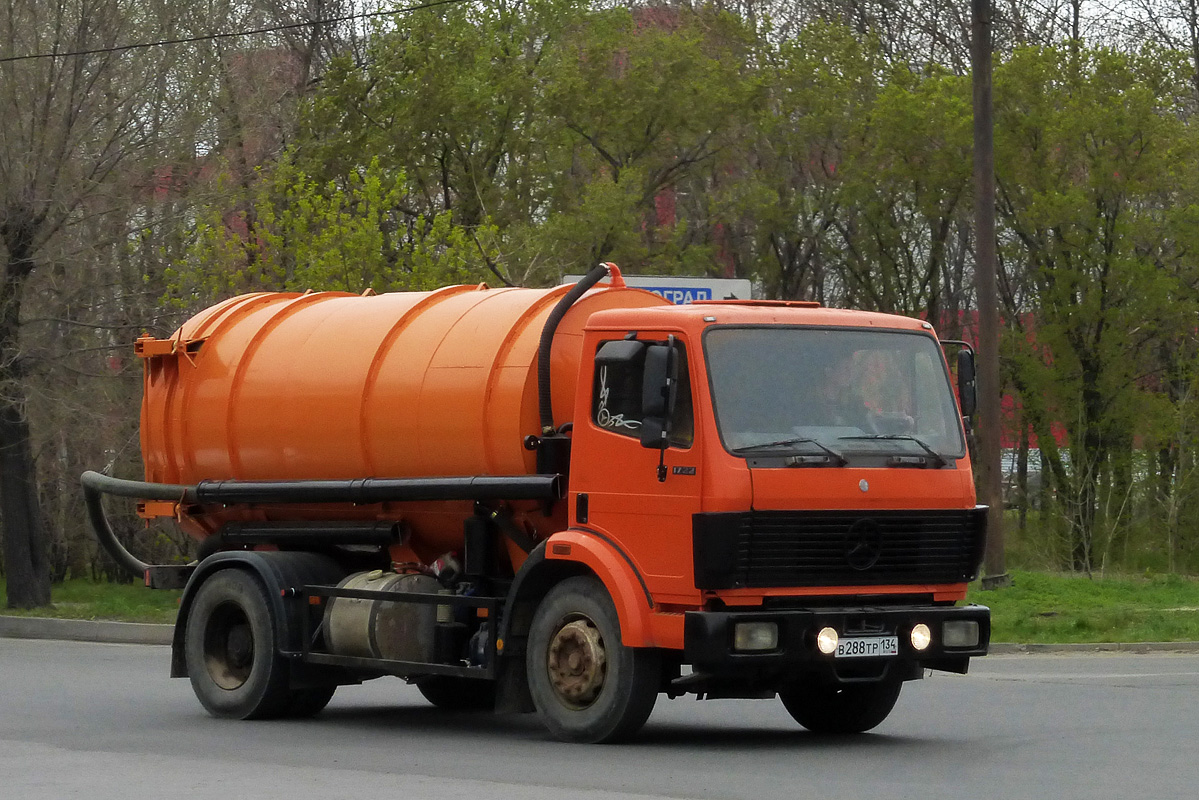 Волгоградская область, № В 288 ТР 134 — Mercedes-Benz SK 1722