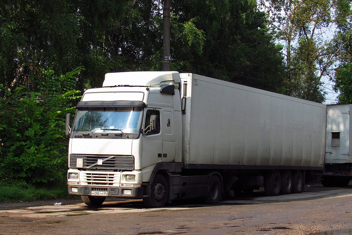 Дагестан, № М 285 ТН 05 — Volvo ('1993) FH12.460
