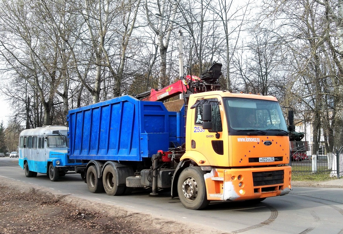 Брянская область, № Н 022 КХ 32 — Ford Cargo ('2003) 2530