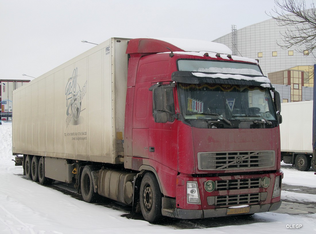 Алматы, № H 8231 02 — Volvo ('2002) FH12.460