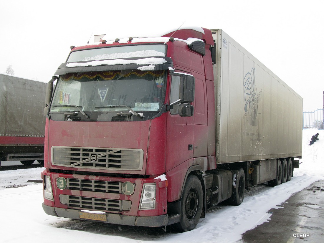 Алматы, № H 8231 02 — Volvo ('2002) FH12.460