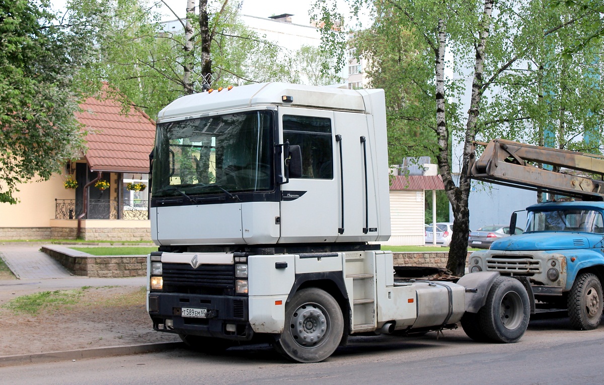 Псковская область, № Т 589 ЕМ 60 — Renault Magnum ('1997) Integral