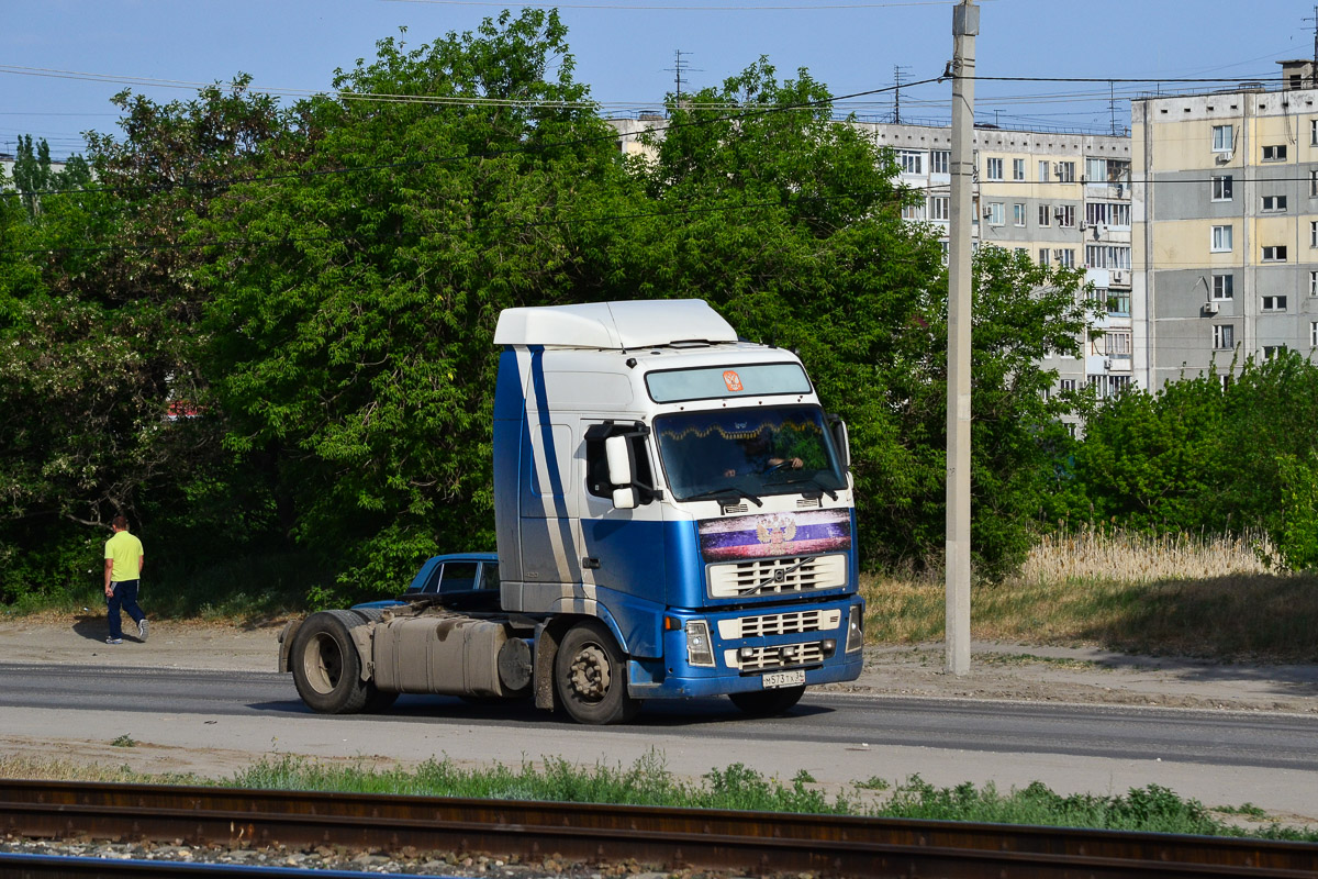 Волгоградская область, № М 573 ТХ 34 — Volvo ('2002) FH12.420