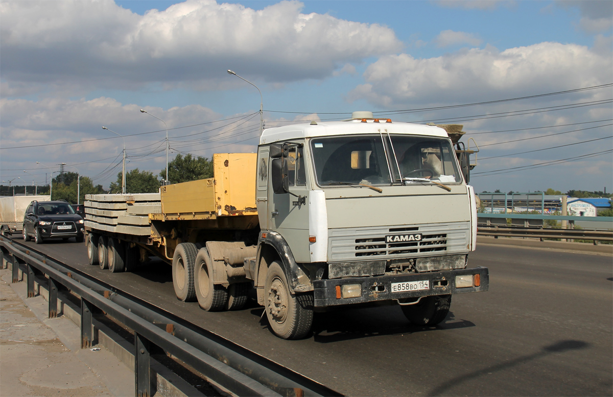 Новосибирская область, № Е 858 ВО 154 — КамАЗ-54115 (общая модель)
