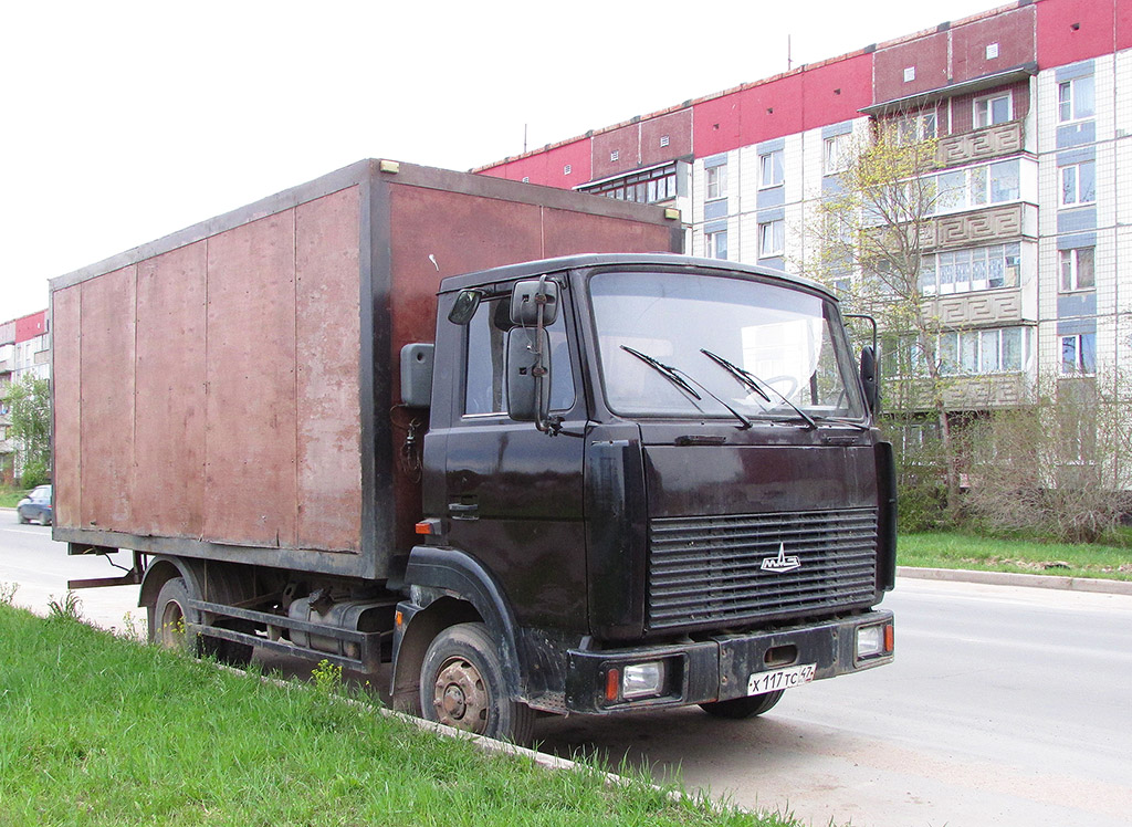 Ленинградская область, № Х 117 ТС 47 — МАЗ-4370 (общая модель)