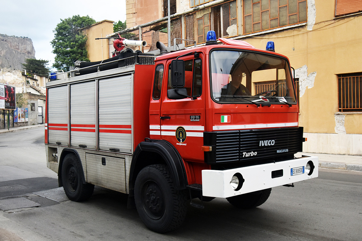 Италия, № EC 693DE — IVECO (общая модель)