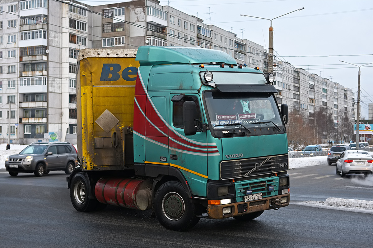 Архангельская область, № Е 527 ЕО 29 — Volvo ('1993) FH12.420