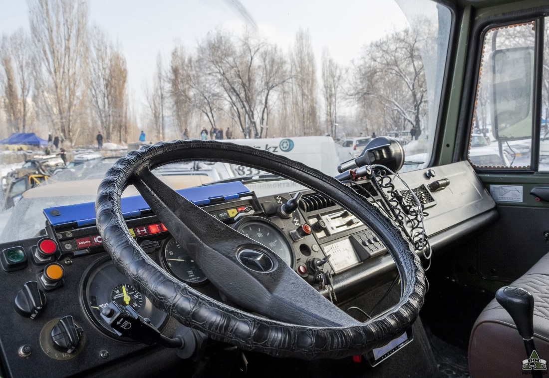 Киргизия, № 01 825 AEQ — Mercedes-Benz Unimog (общ.м)