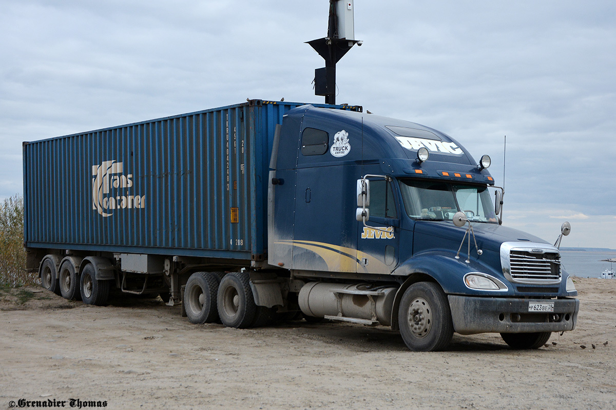 Амурская область, № Р 623 ВЕ 28 — Freightliner Columbia; Амурская область, № АМ 1624 28 — МТМ-933033