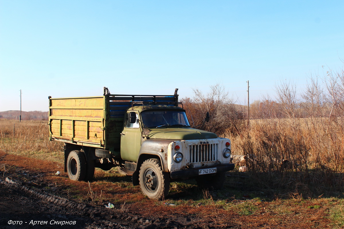 Восточно-Казахстанская область, № F 742 DOM — ГАЗ-53-02