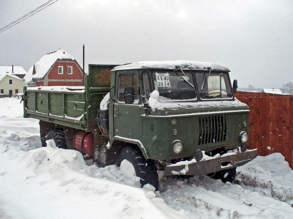 Кировская область, № ЕЕ 2824 43 — ГАЗ-66 (общая модель)
