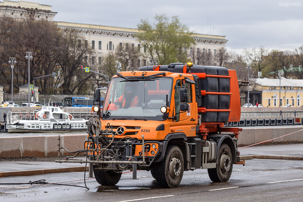 Moscow, # 6299 — Mercedes-Benz Unimog U400