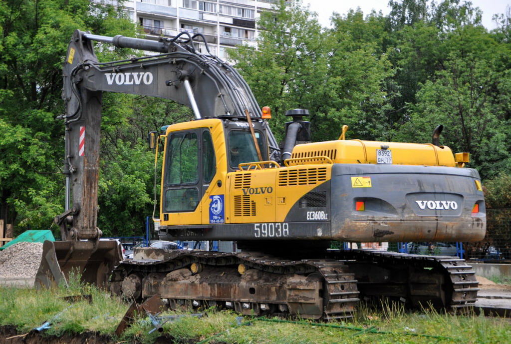 Москва, № 8932 ВН 77 — Volvo EC360