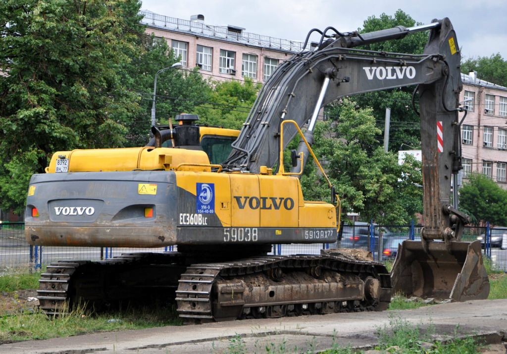 Москва, № 8932 ВН 77 — Volvo EC360
