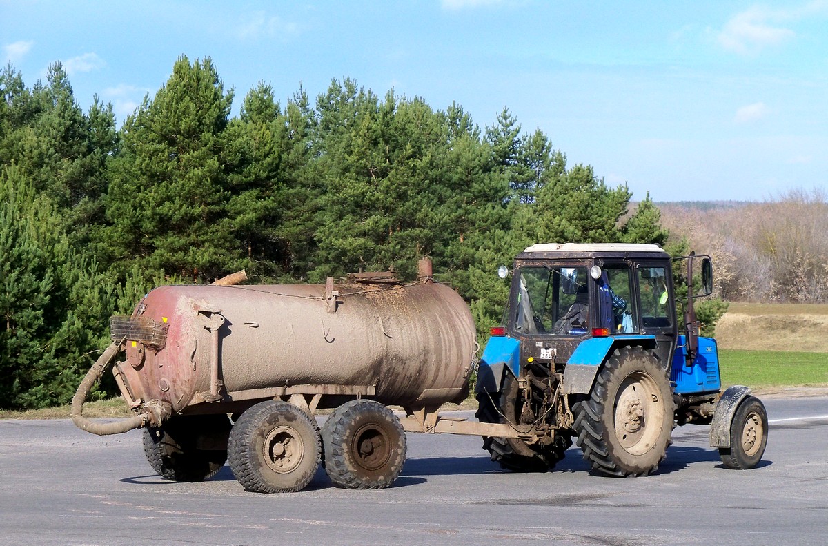 Могилёвская область, № IВ-6 364* — Беларус-920; Прицепы сельскохозяйственные — Машины для внесения жидких удобрений