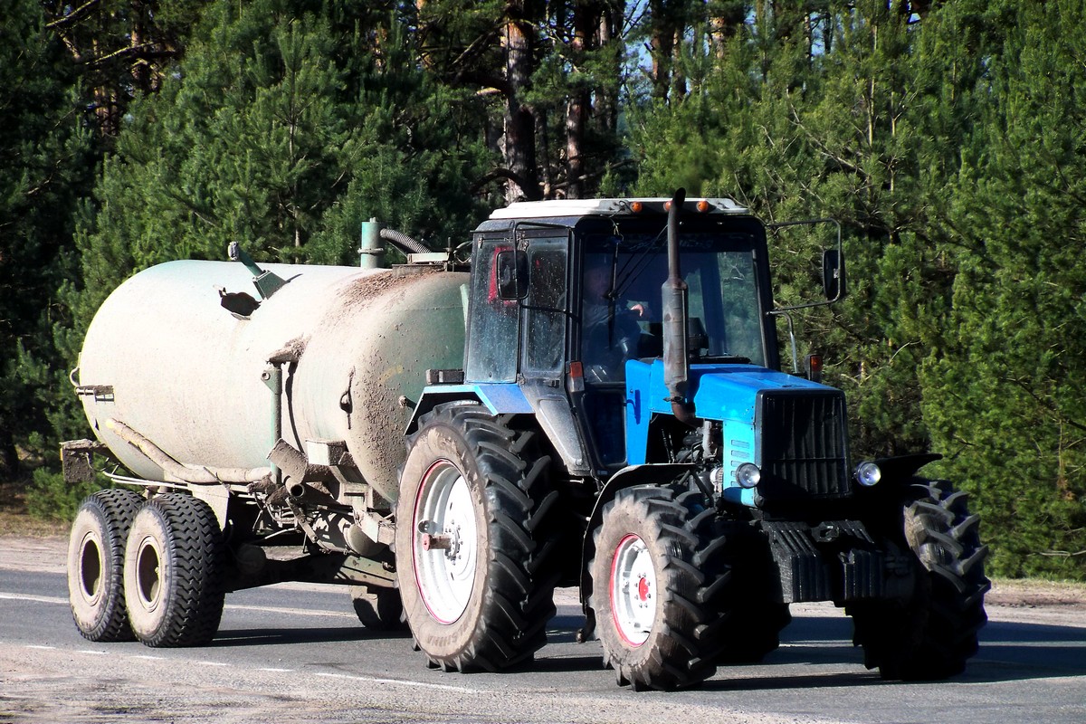 Могилёвская область, № 3852 ТА — Беларус-1221; Прицепы сельскохозяйственные — Машины для внесения жидких удобрений