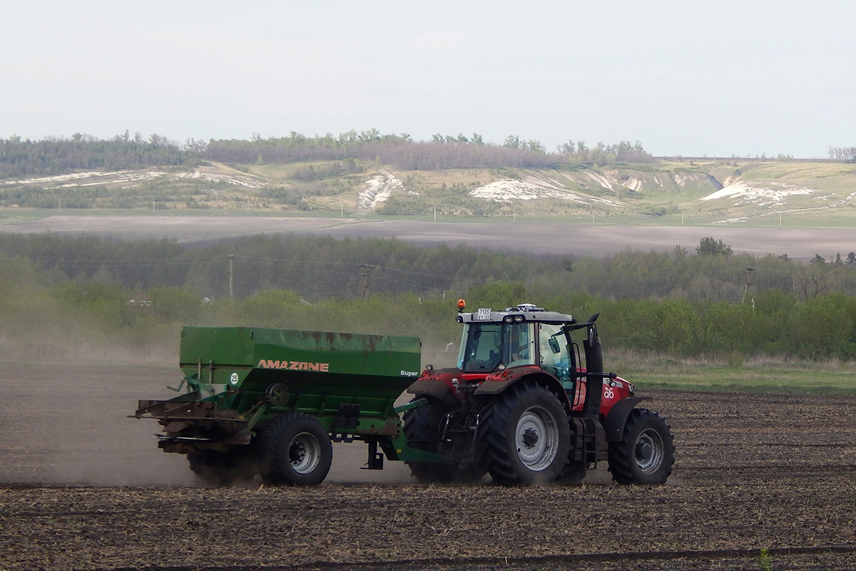 Белгородская область, № 7135 ЕТ 31 — Massey Ferguson (общая модель); Прицепы сельскохозяйственные — Разбрасыватели твёрдых удобрений (общая)