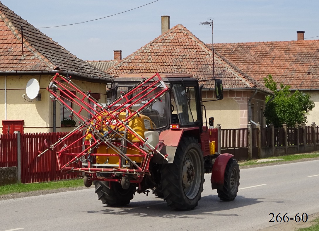 Венгрия, № YGJ-930 — Беларус-820; Венгрия — Трактора с опрыскивателями