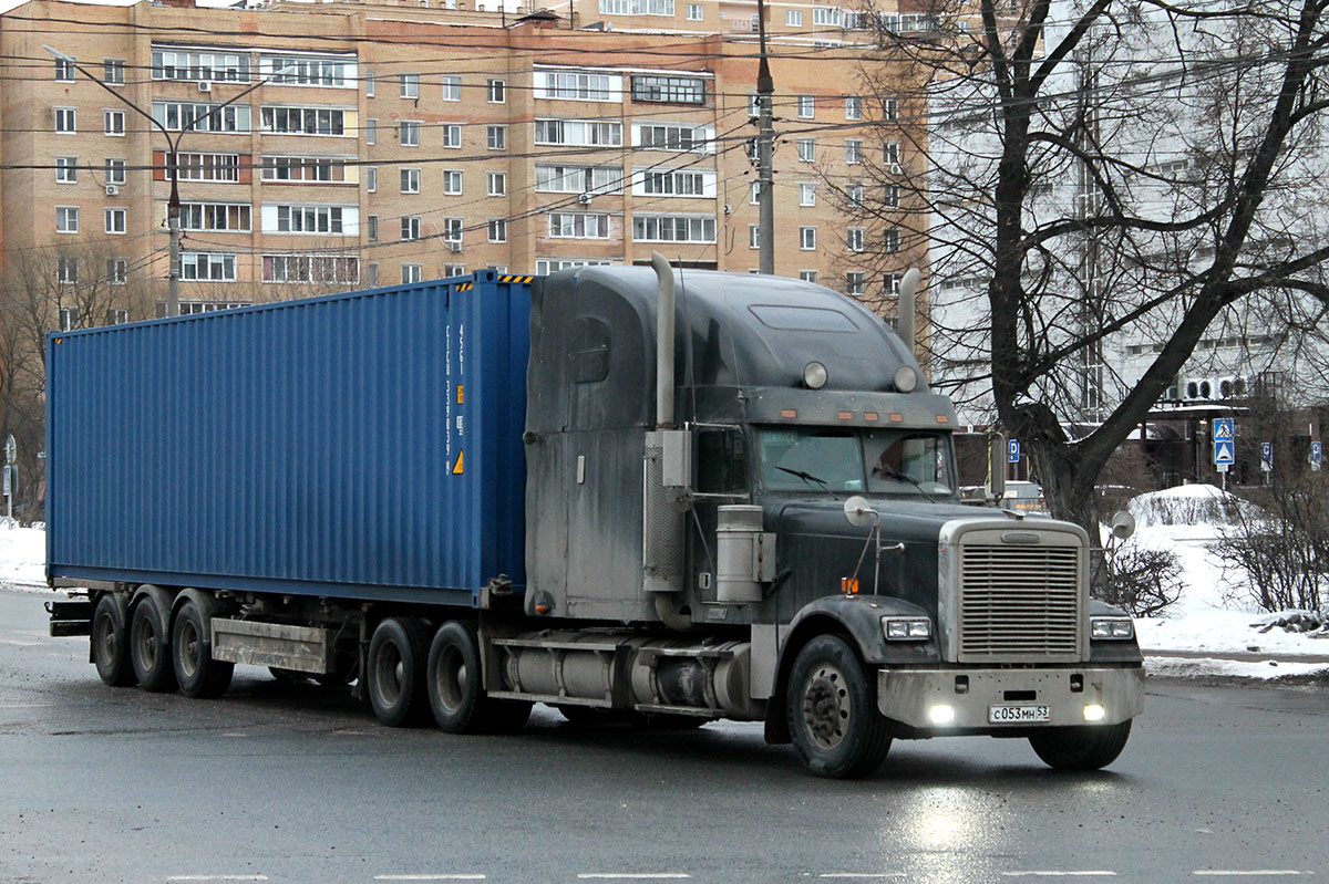 Новгородская область, № С 053 МН 53 — Freightliner FLD 132 Classic XL
