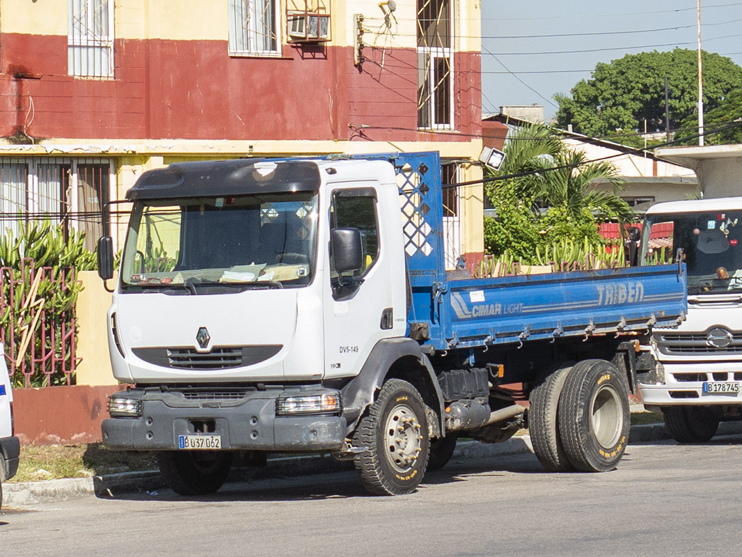 Куба, № B 037 062 — Renault (общая модель)