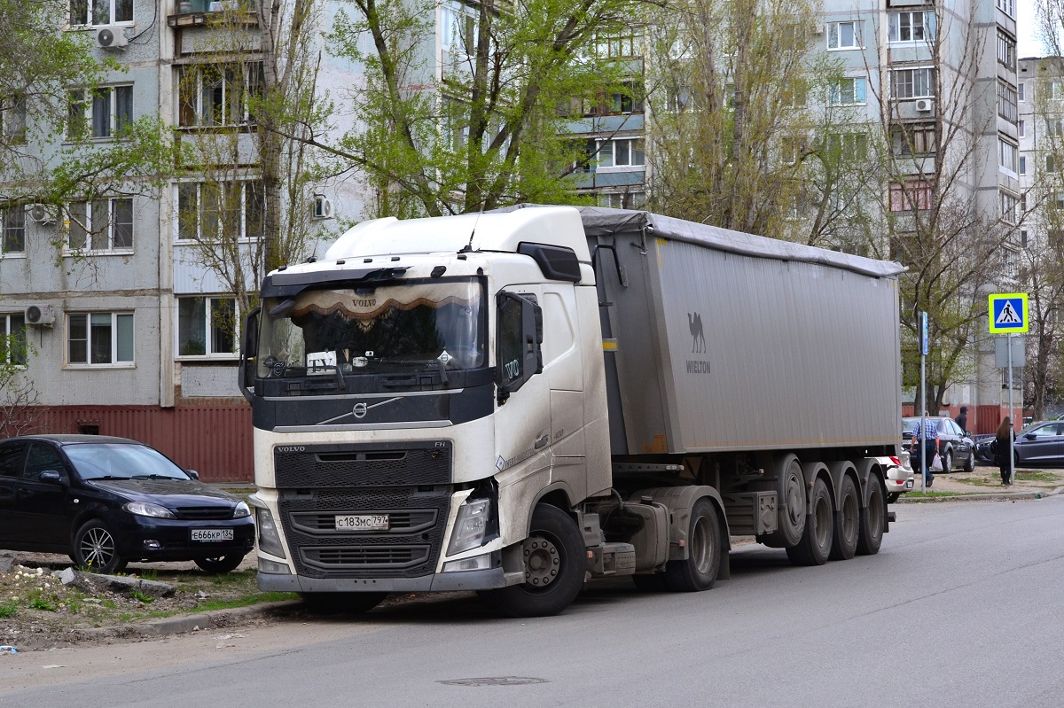 Ростовская область, № С 183 МС 797 — Volvo ('2012) FH.420 [X9P]