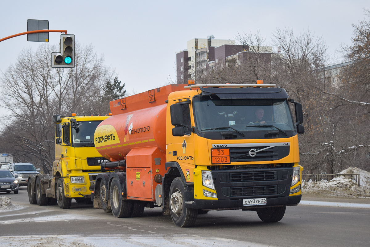 Алтайский край, № Х 493 УН 22 — Volvo ('2010) FM.400 [X9P]; Алтайский край — Автомобили с нечитаемыми на фото номерами
