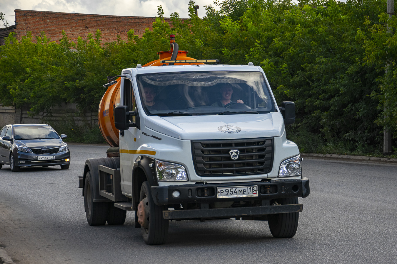 Удмуртия, № Р 954 МР 18 — ГАЗ-C41R13