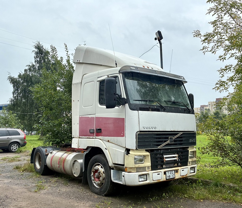 Ленинградская область, № Т 372 НВ 47 — Volvo ('1993) FH12.380