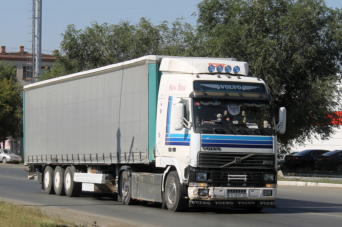 Оренбургская область, № Р 018 АК 77 — Volvo ('1993) FH12.380