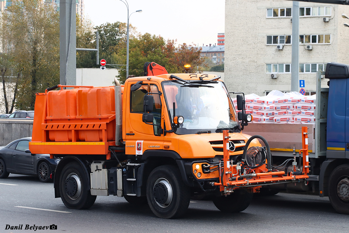 Москва, № 2428 МВ 77 — Mercedes-Benz Unimog U423