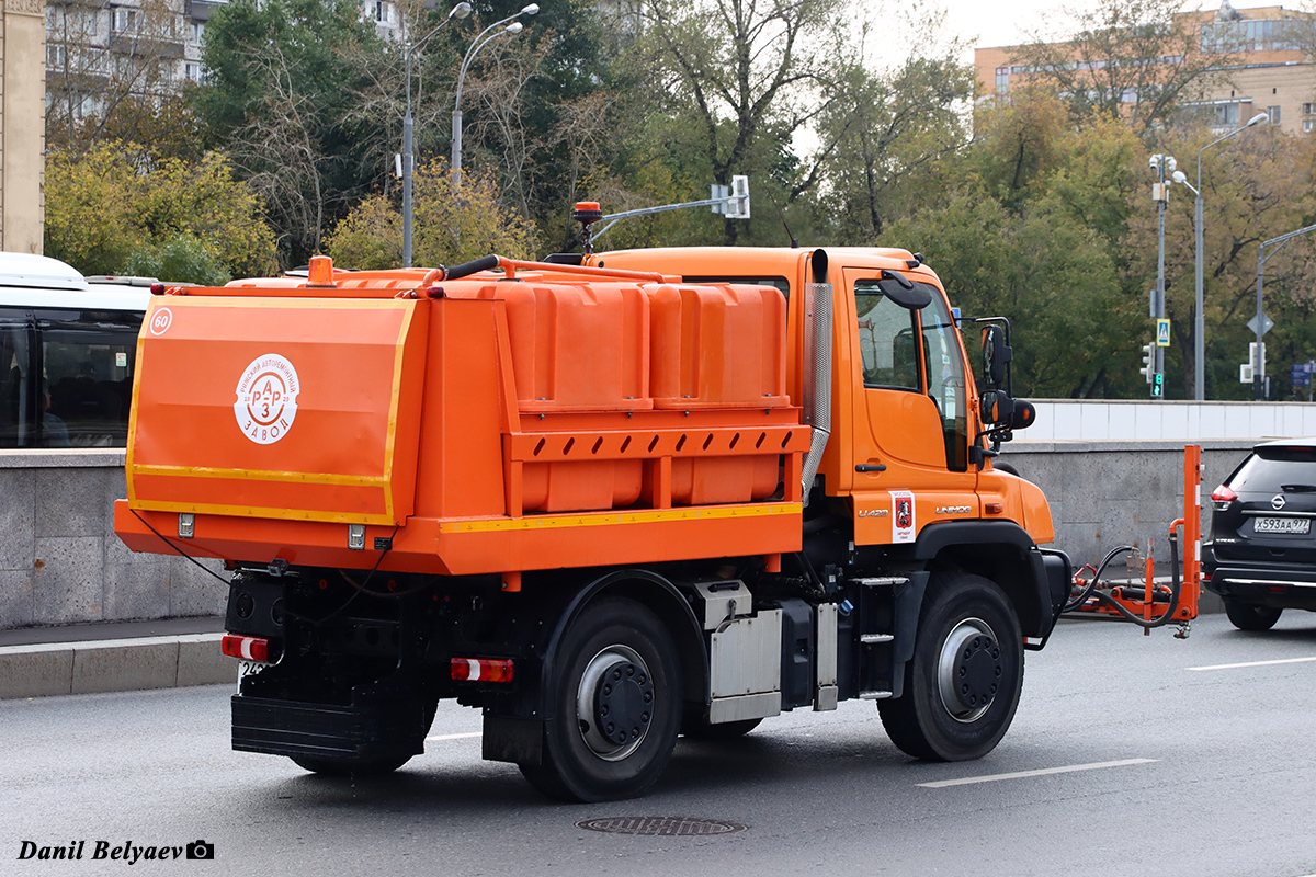 Москва, № 2428 МВ 77 — Mercedes-Benz Unimog U423