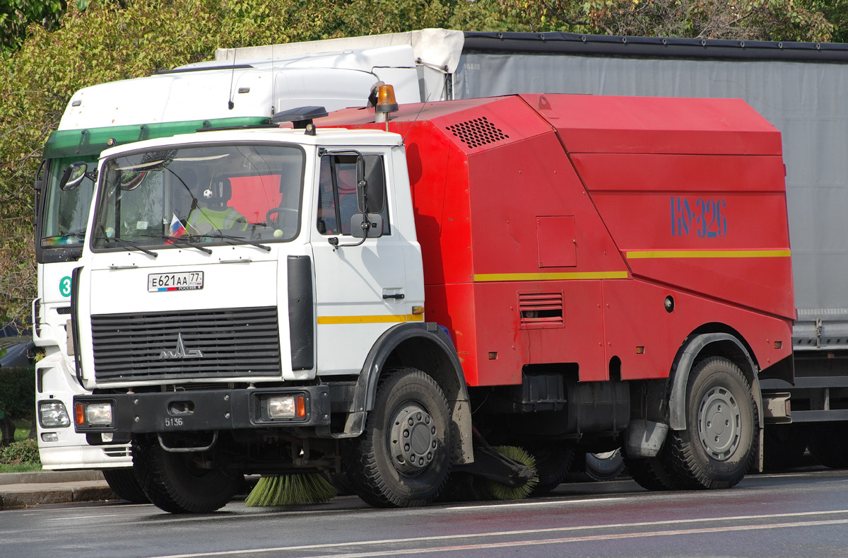 Москва, № Е 621 АА 77 — МАЗ-5337A2