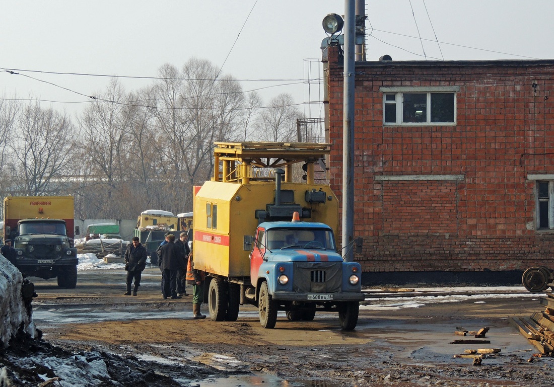 Удмуртия, № Е 688 ВА 18 — ГАЗ-53-12; Удмуртия, № Х 721 ВА 18 — ЗИЛ-131 (общая модель)