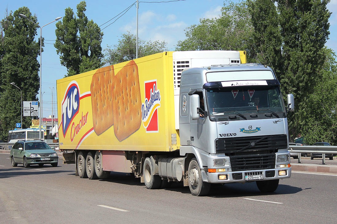 Туркестанская область, № 235 HHA 13 — Volvo ('1993) FH12.420