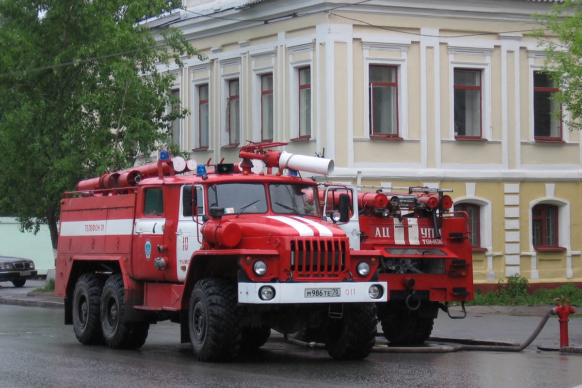Томская область, № М 986 ТЕ 70 — Урал-5557-10