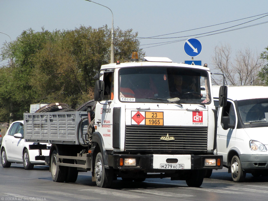 Волгоградская область, № М 279 ХС 34 — МАЗ-437041
