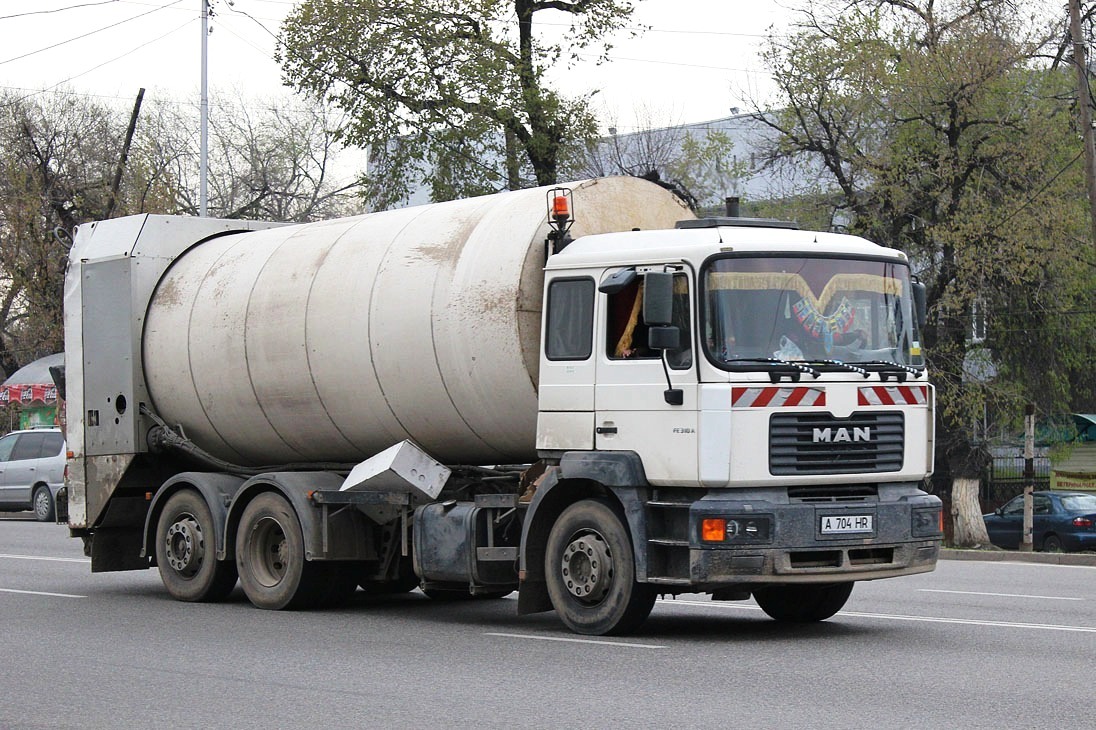 Алматы, № A 704 HR — MAN F2000 26.xxx (общая)