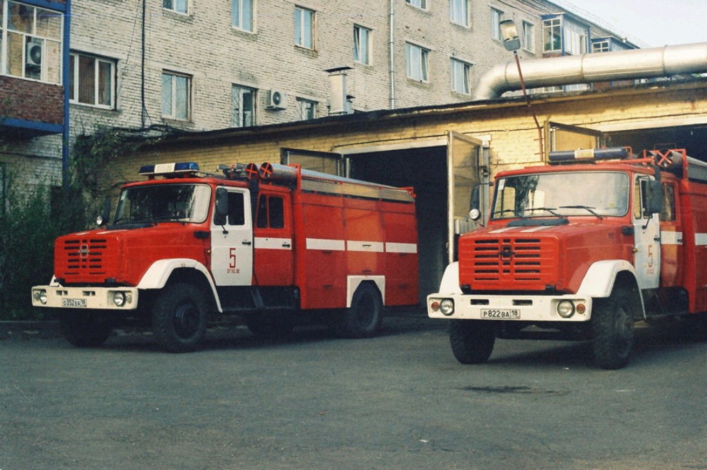 Удмуртия, № О 352 ЕА 18 — ЗИЛ-433114; Удмуртия, № Р 822 ВА 18 — ЗИЛ-433104